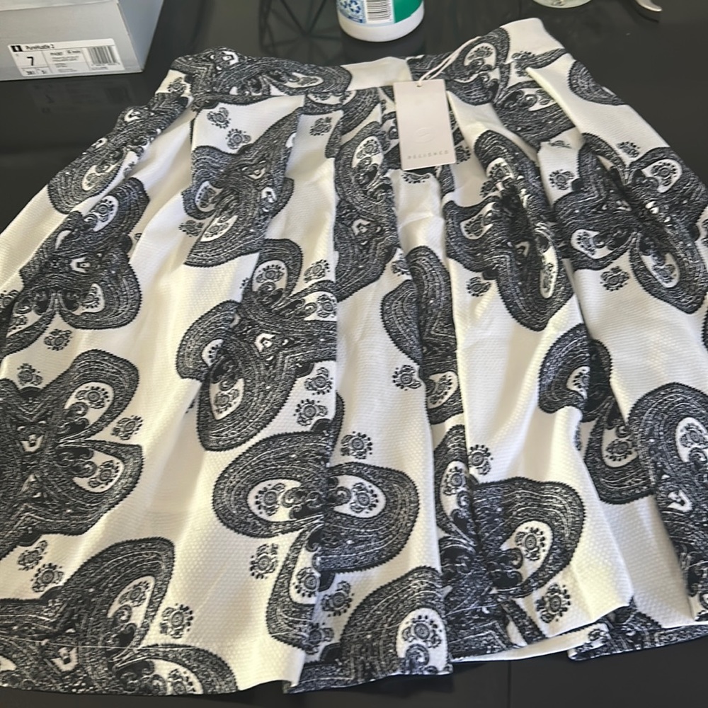 Relished blacks me white patterned skirt